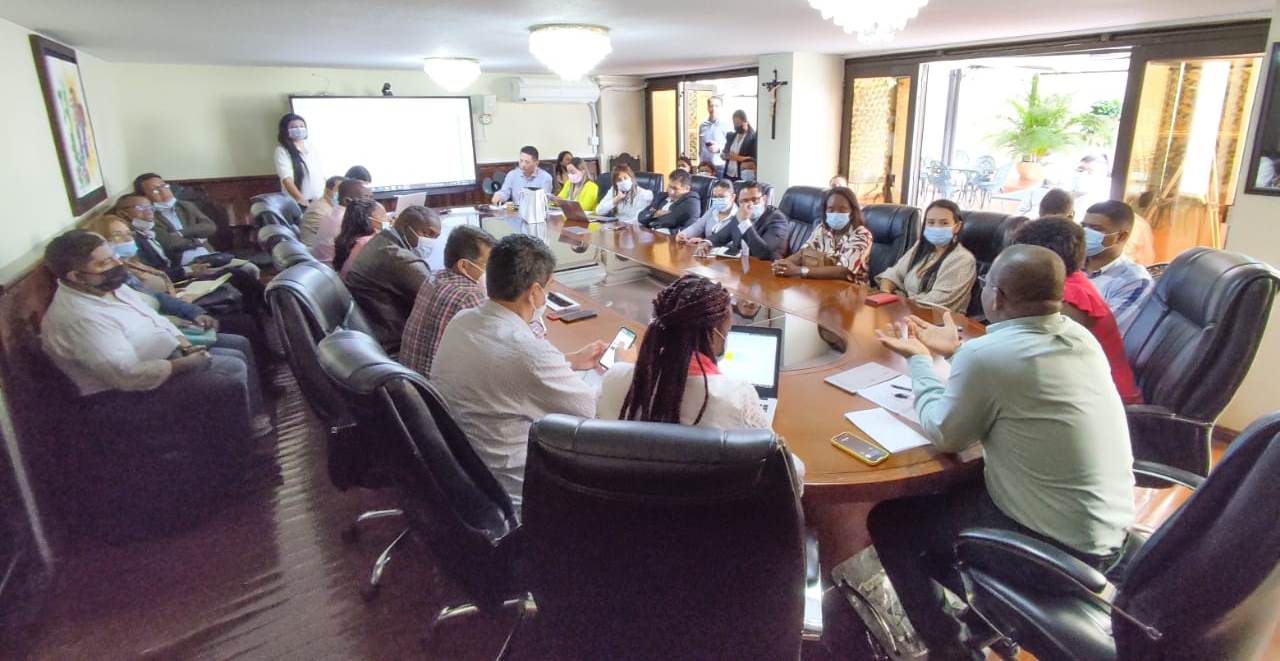 GOBERNADOR SE REUNE CON LAS ESE