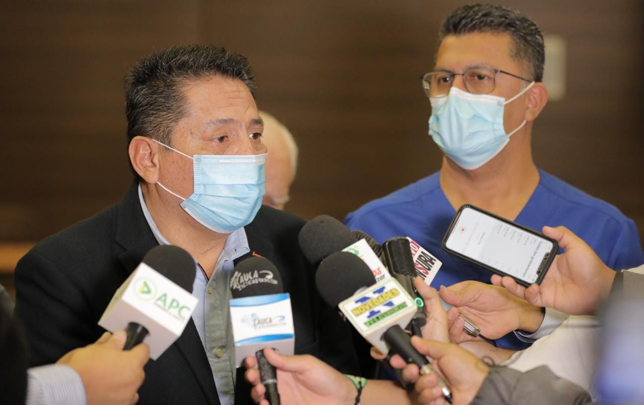 RUEDA PRENSA AUTORIDADES SALUD PROCEDIMIENTO CIRUGIAS PLASTICAS 3